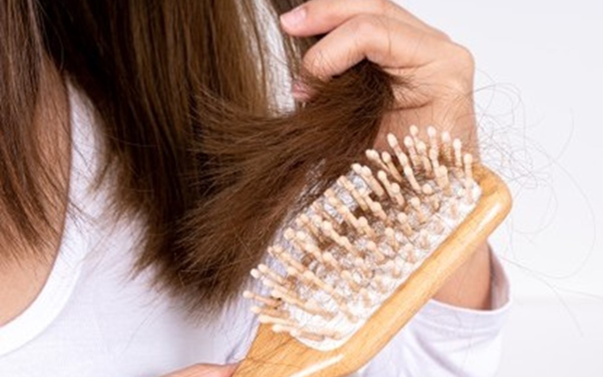 Saç dökülmesi neden olur? Prof. Dr. Ayşe Tülin Güleç Dermatoloji Uzmanı