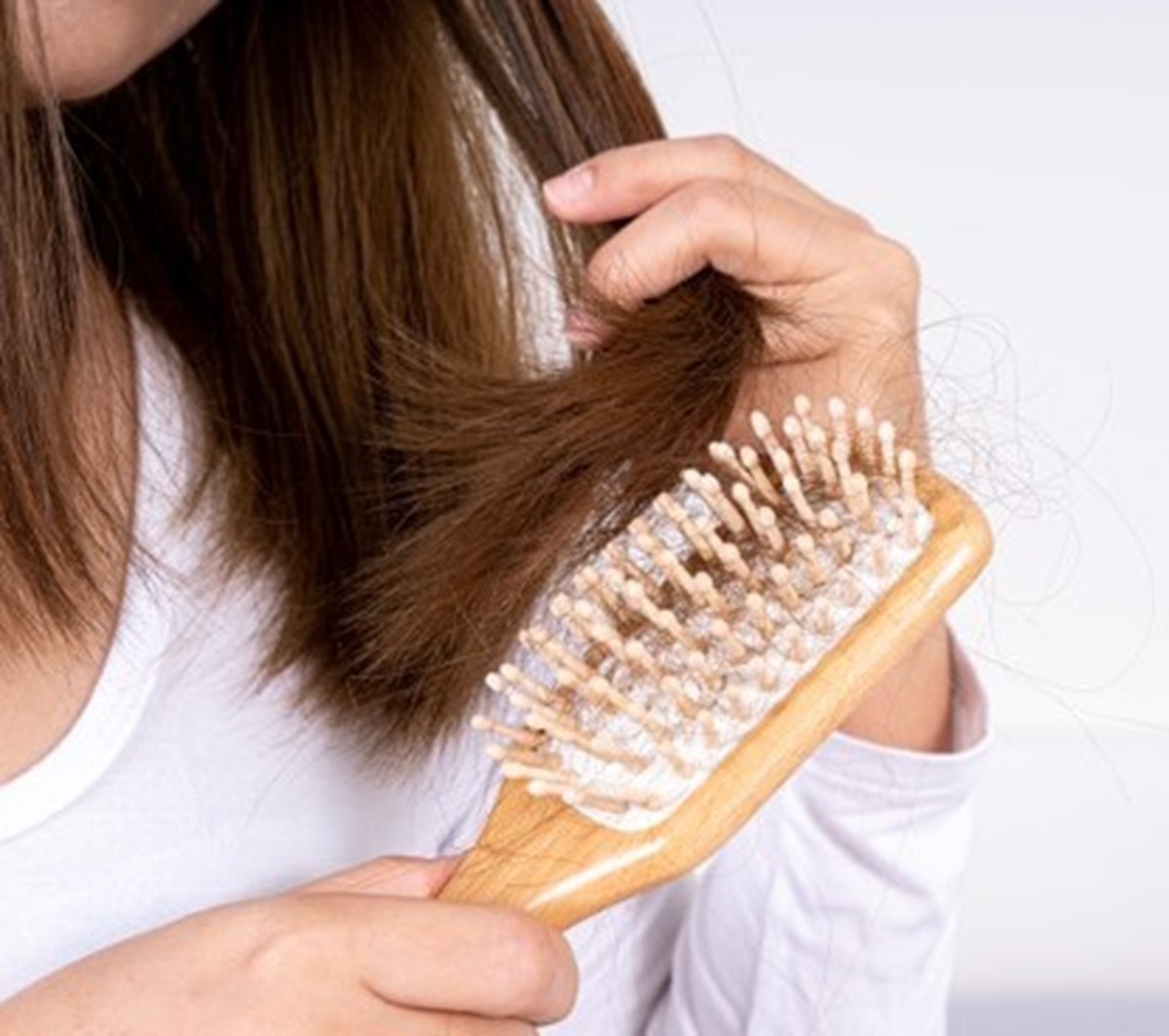 Saç dökülmesi neden olur? Prof. Dr. Ayşe Tülin Güleç Dermatoloji Uzmanı